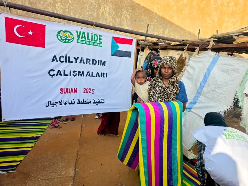 Sudan'da HDK Çatışmalarından Kaçan Yerinden Edilmiş Ailelere Acil Barınma Desteği