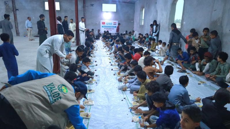 Yemen’de İftar Sofrası Kurduk!
