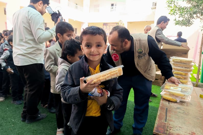 Yemen'deki Öğrencilerimize Beslenme Desteği