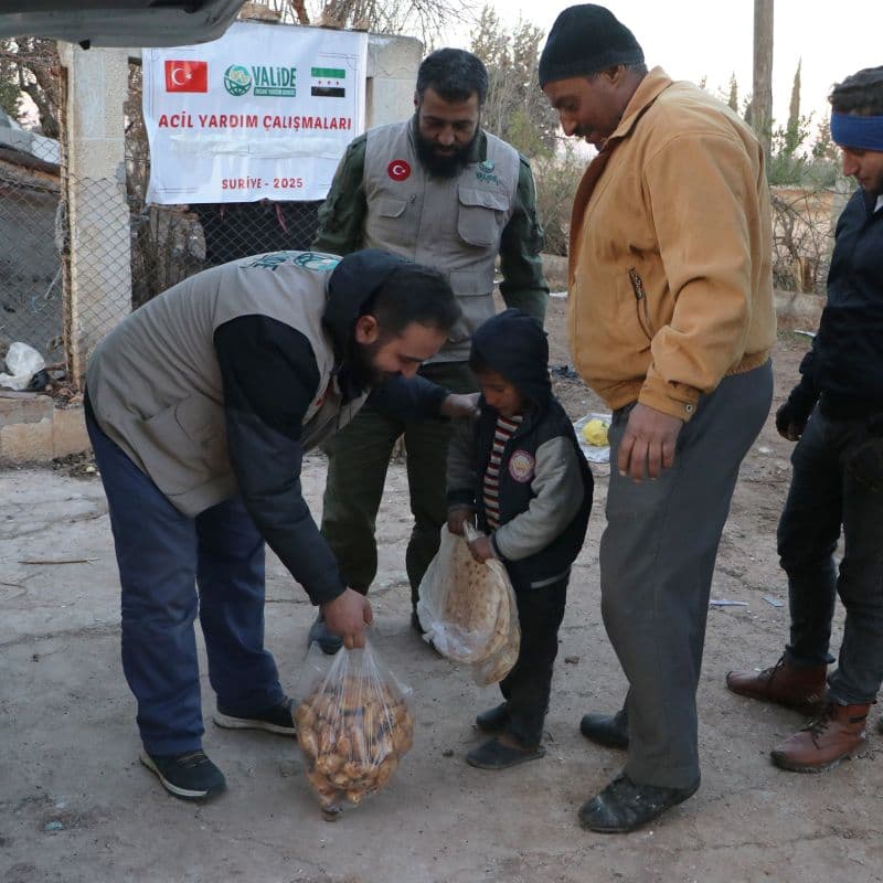 Suriye’de Zulümden Kurtulan Kardeşlerimize Destek: Patates ve Ekmek Dağıtımı Gerçekleştirildi