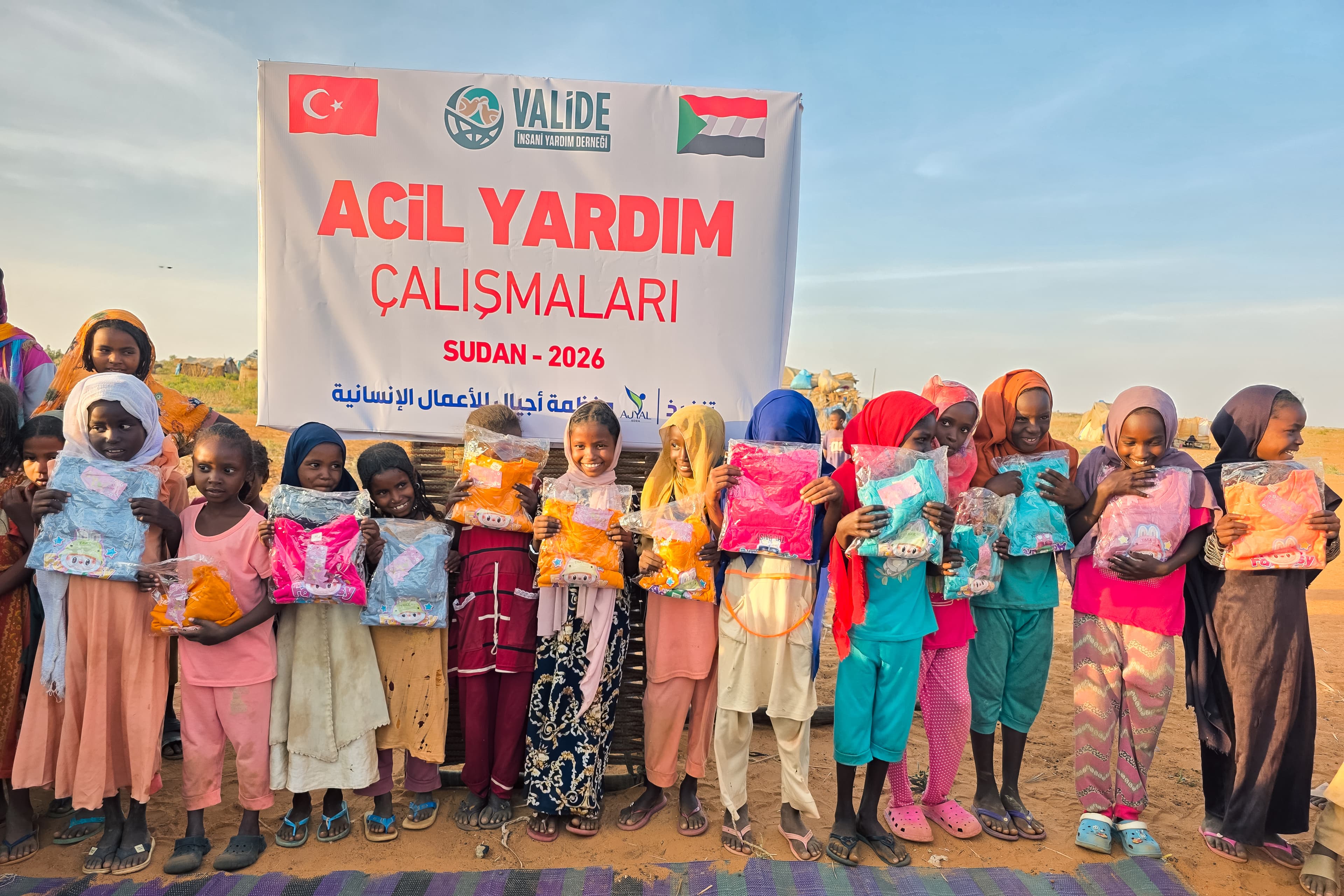 Sudan’ın Masum Yüzlerine Sıcak Bir Dokunuş: Kıyafet Desteğimiz Aralıksız Sürüyor