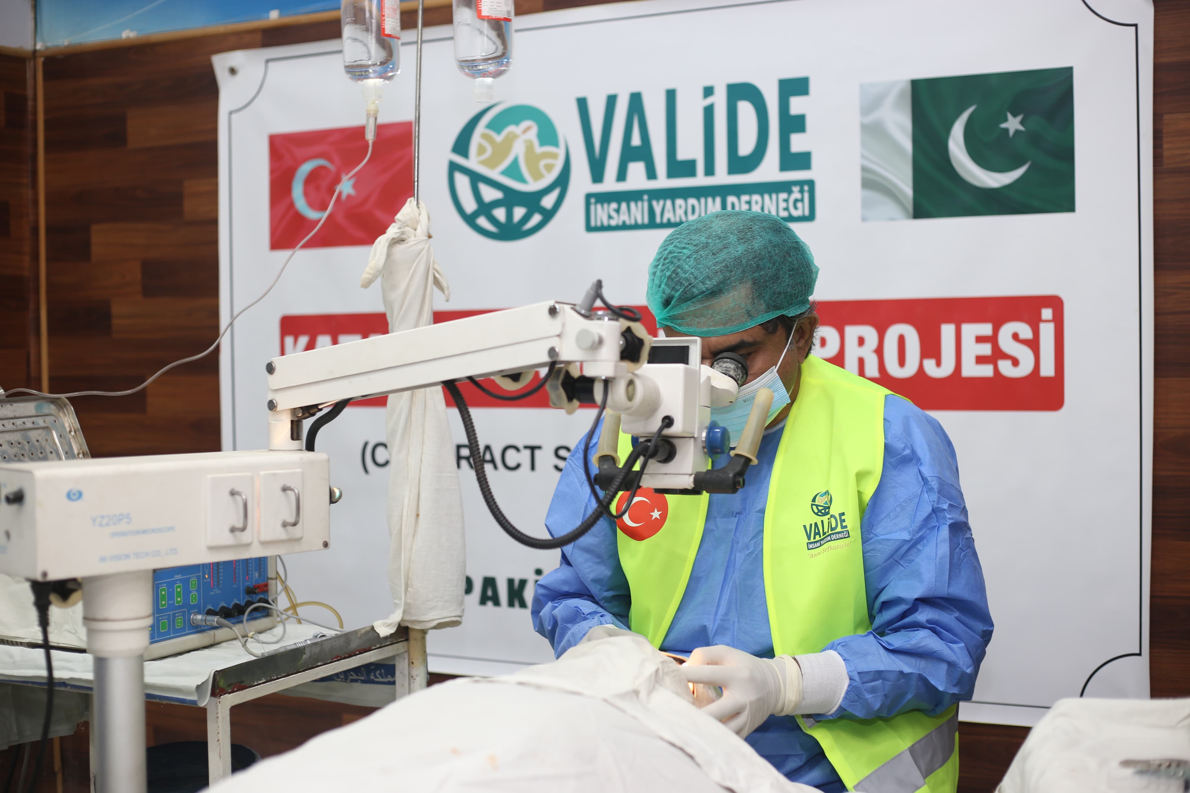 Pakistan’da Katarakt Ameliyatları ile Gözlerdeki Karanlık Dağıldı
