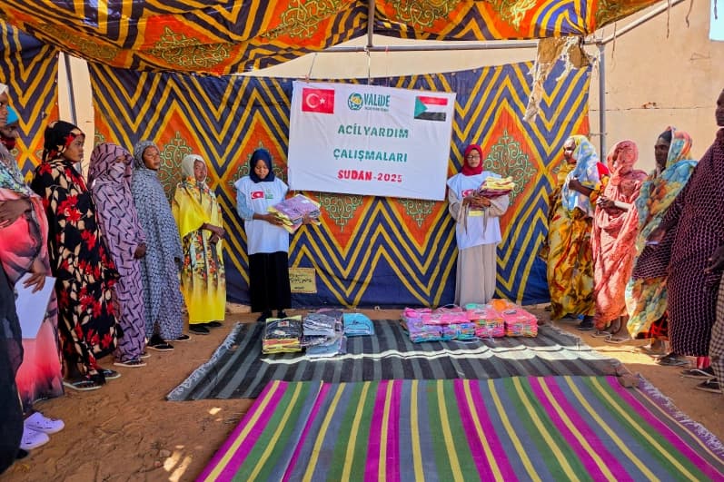 Valide Derneği'nden Sudan'daki Kadınlara "Anne Şefkatiyle" Kıyafet Yardımı