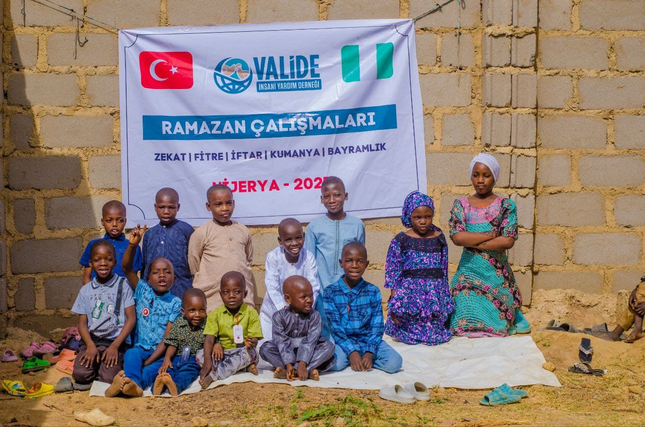 Nijerya’daki Çocukların Bayram Sevinci Valide ile Katlandı!