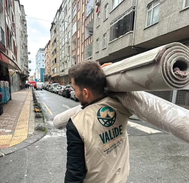 İstanbul'da ihtiyaç sahibi ailelere destek verildi
