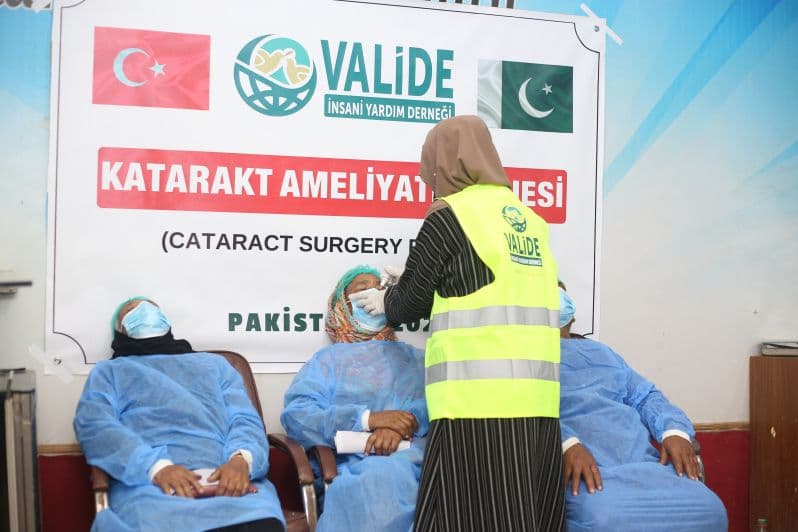 Pakistan’da Katarakt Ameliyatları ile Gözlerdeki Karanlık Dağıldı
